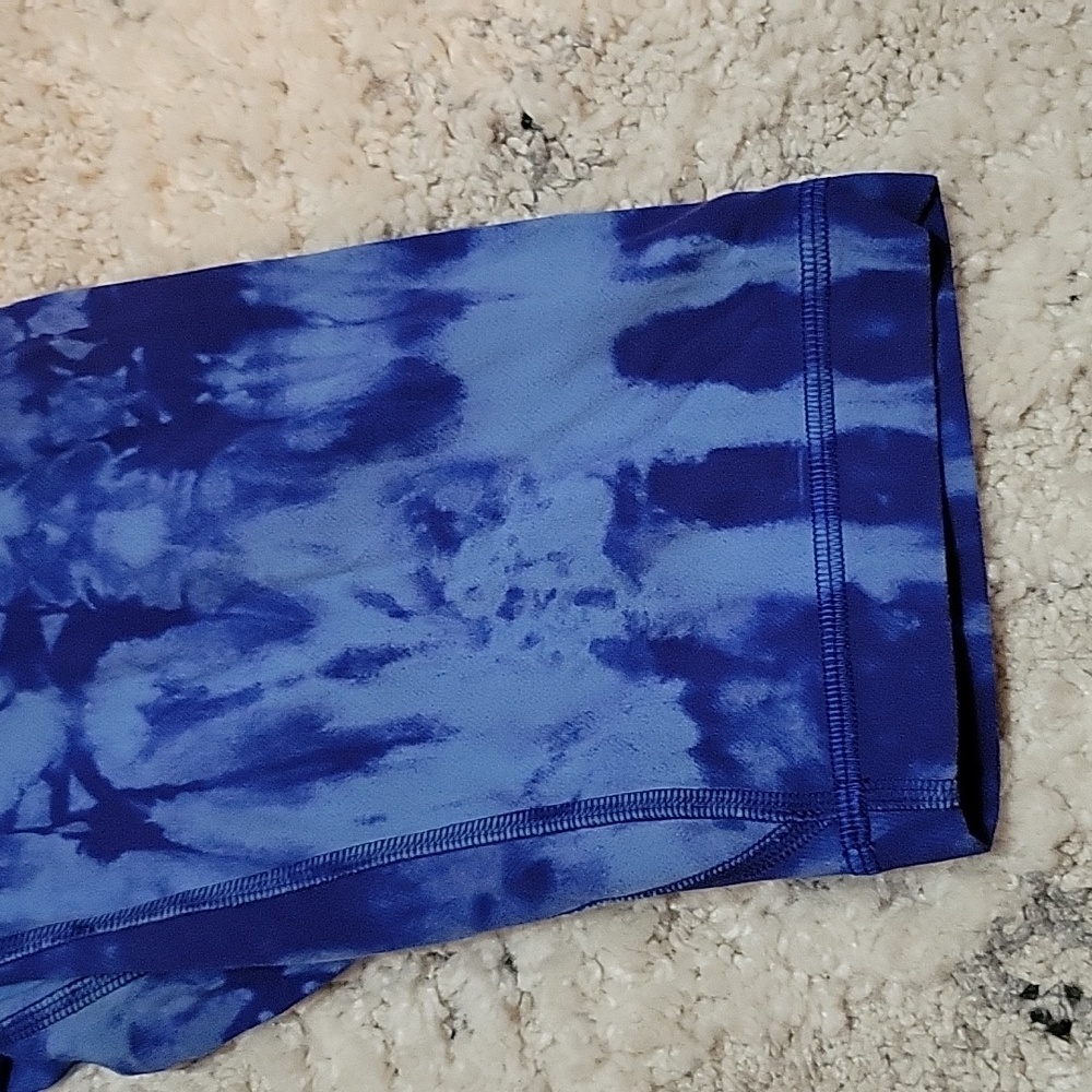 Lululemon Align Biker Shorts Blue Tie Dye - Picture 4 of 8